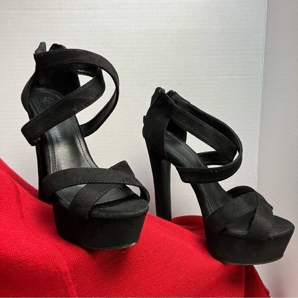 Black platform shoe size 7